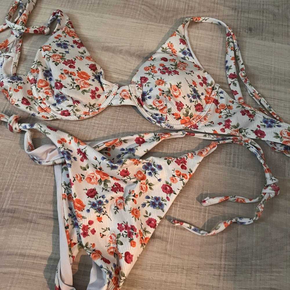 PrettyLittleThing Floral Bikini - Multicolor